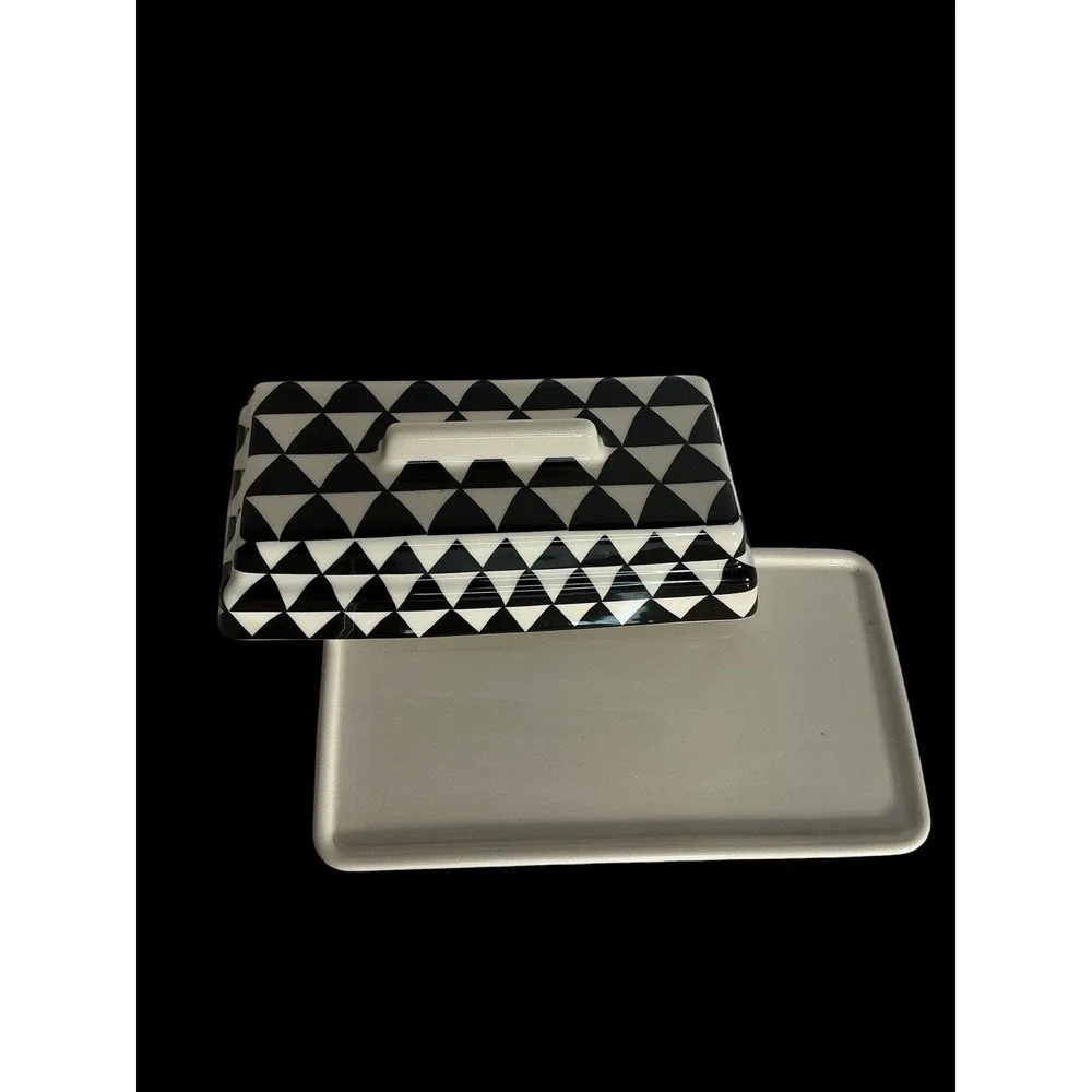 Thyme & Table Medallion Stoneware Covered  Lg Butter Dish Black/ White Triangle